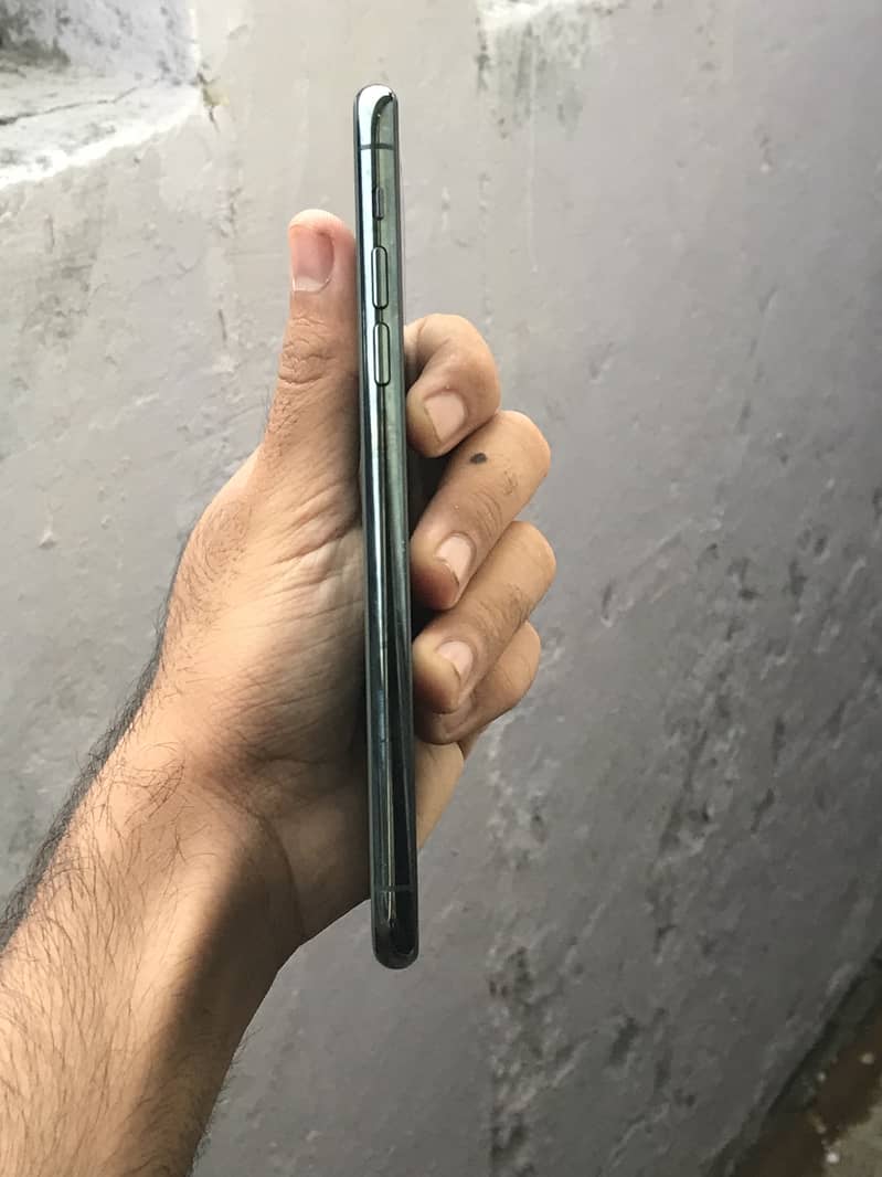 Apple iPhone 11 Pro Max 3
