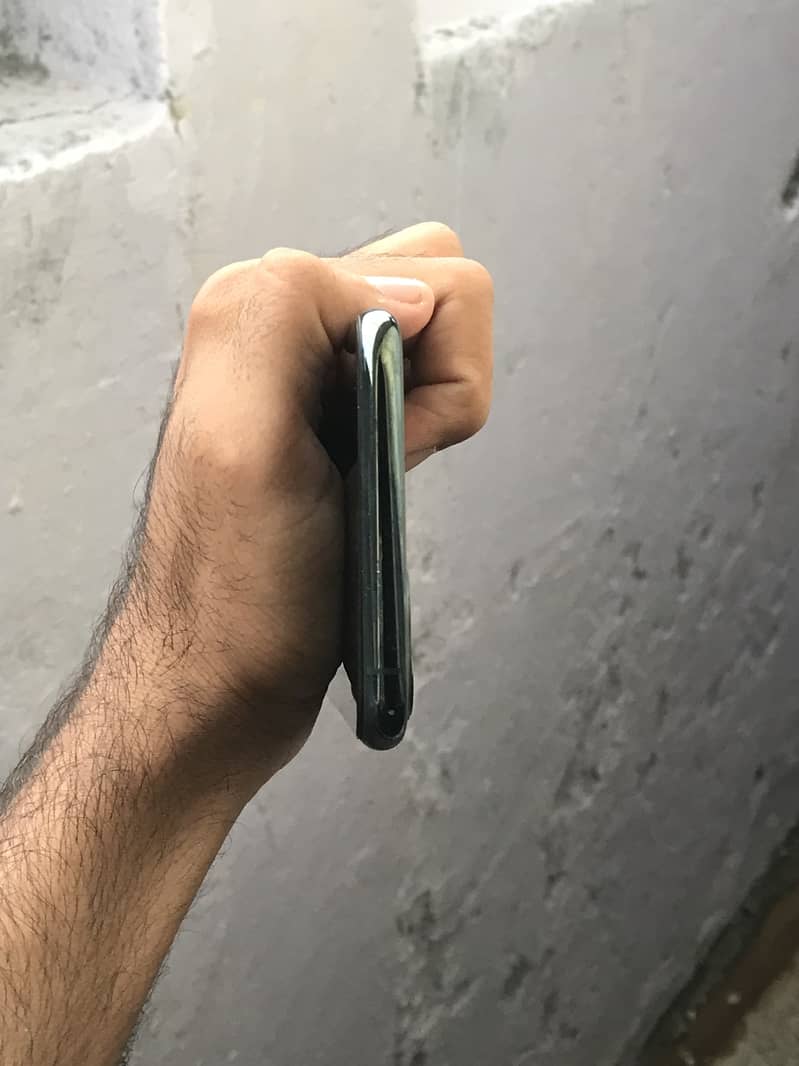 Apple iPhone 11 Pro Max 4
