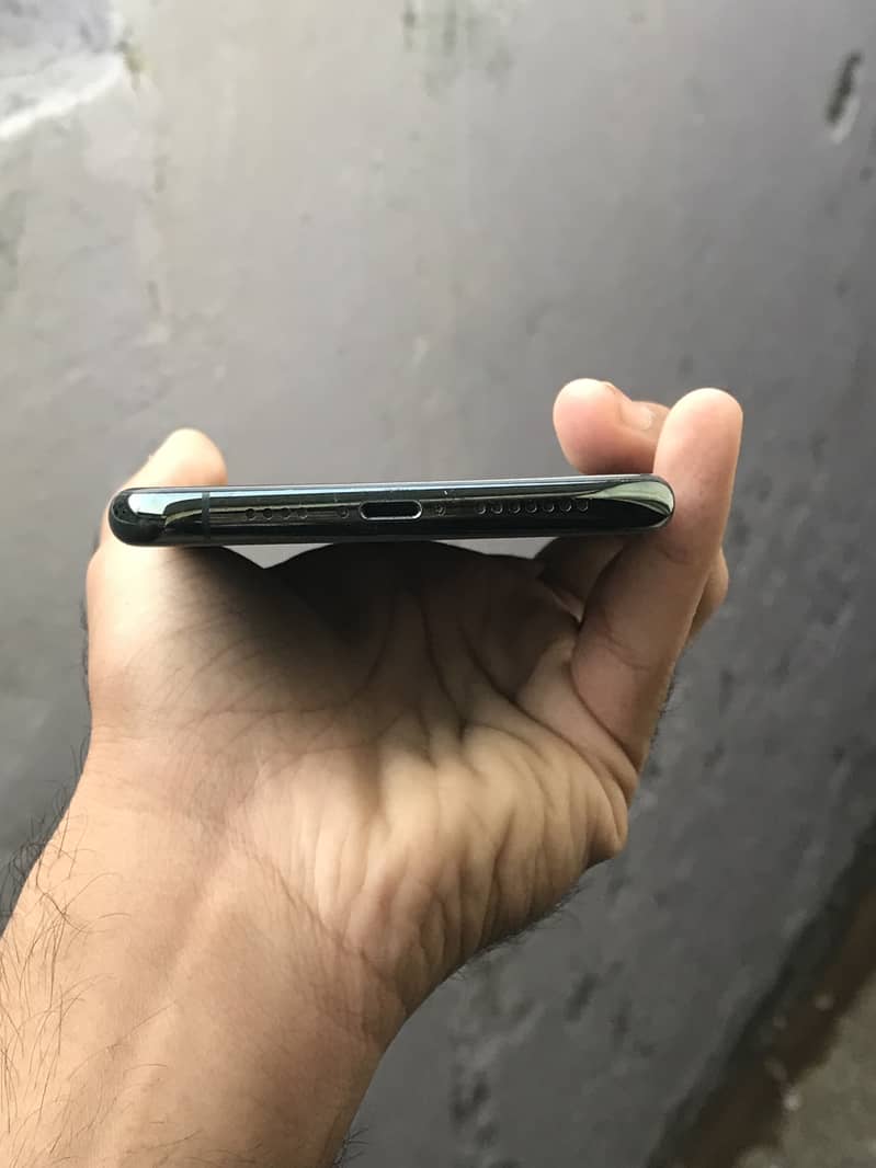 Apple iPhone 11 Pro Max 6