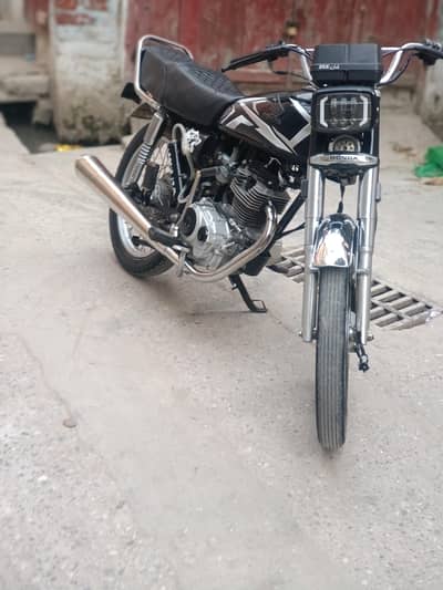 used 125 bike for sell 2016 model but I think 10/8 not sure but best