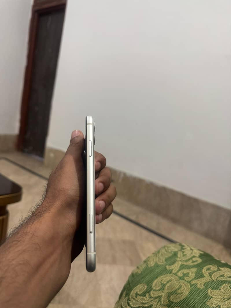 iPhone 11 3