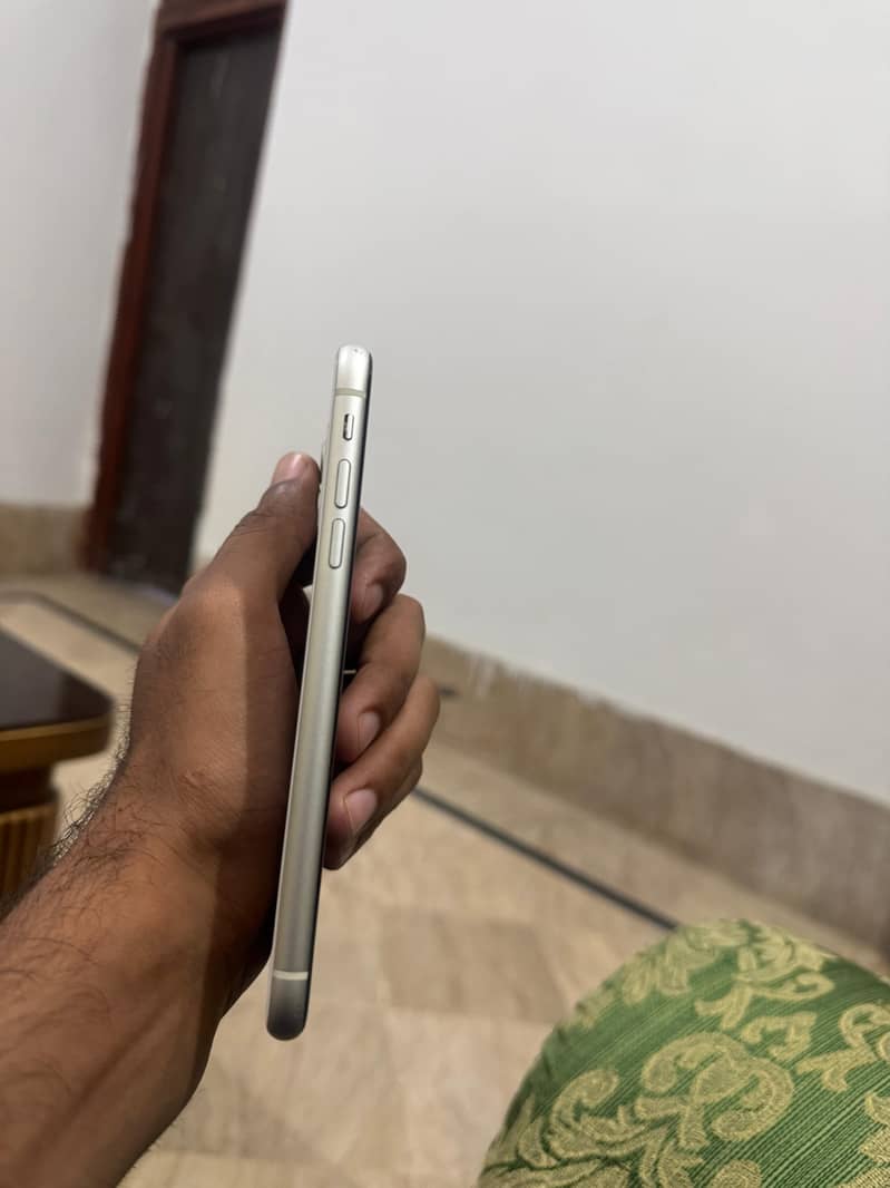 iPhone 11 6