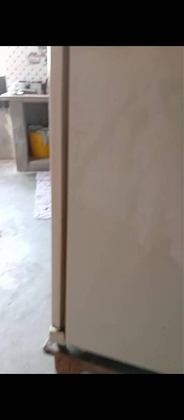 refrigerator 10