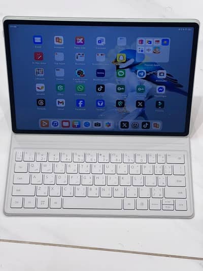 I pad with ke board or pencil brand new condition 10/10