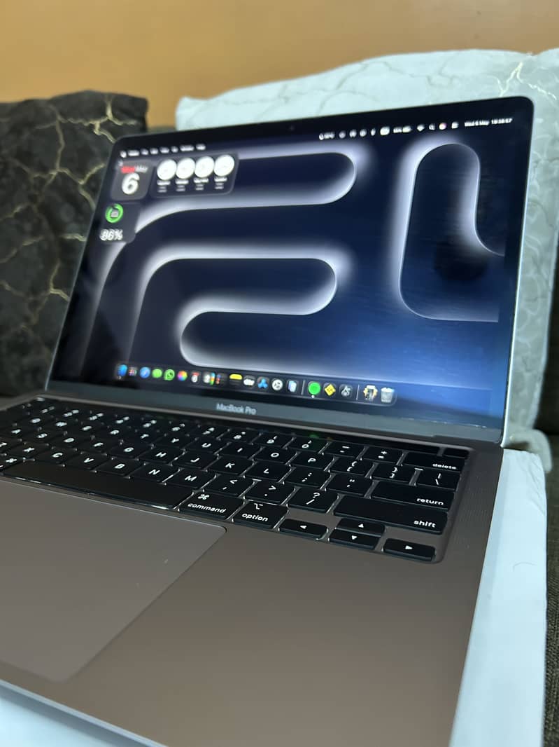 Macbook Pro M2(2022) 1