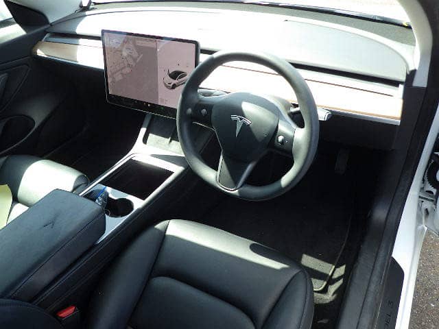 TESLA MODEL 3 2
