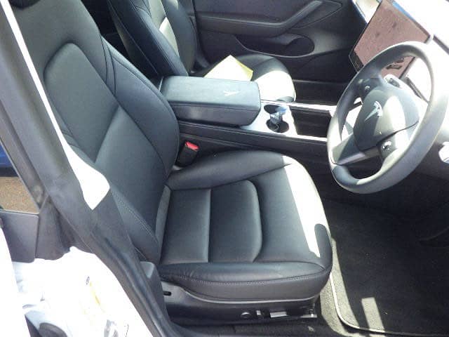 TESLA MODEL 3 4