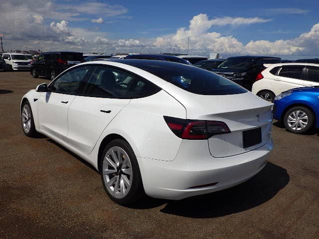 TESLA MODEL 3 12