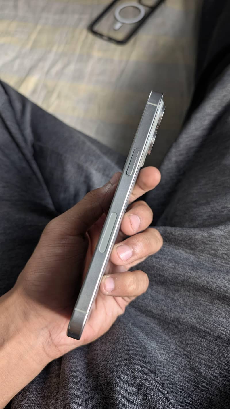 IPHONE 15 PRO MAX 4