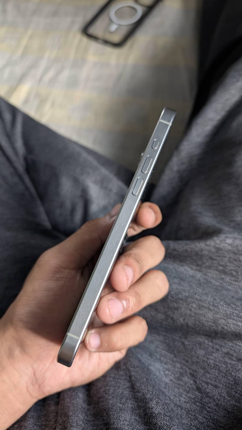 IPHONE 15 PRO MAX 5