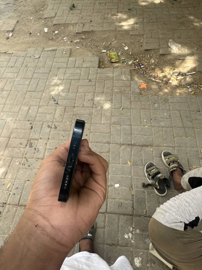 iPhone 13 2