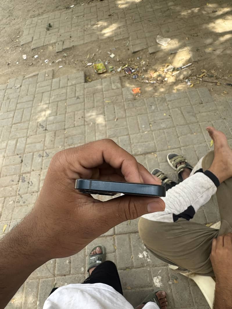 iPhone 13 3