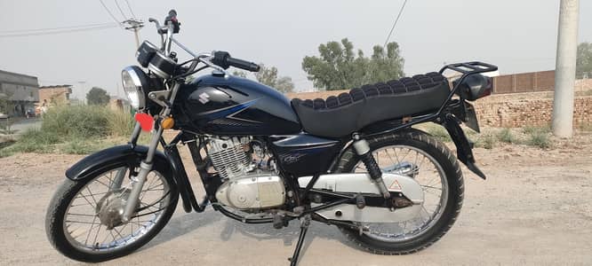 Suzuki GS 150 (2015)