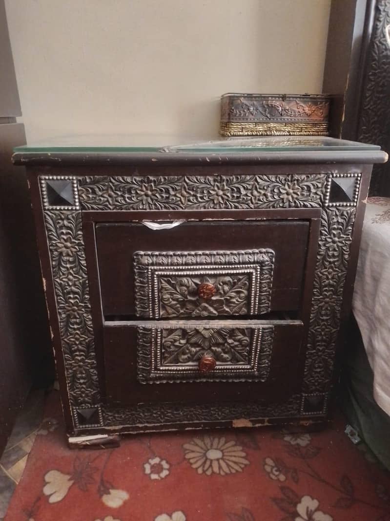 bed side tables or dressing tablet 4