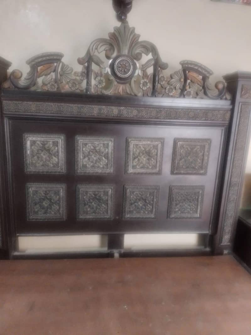 bed side tables or dressing tablet 5