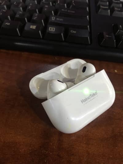 Earbuds / Earphones