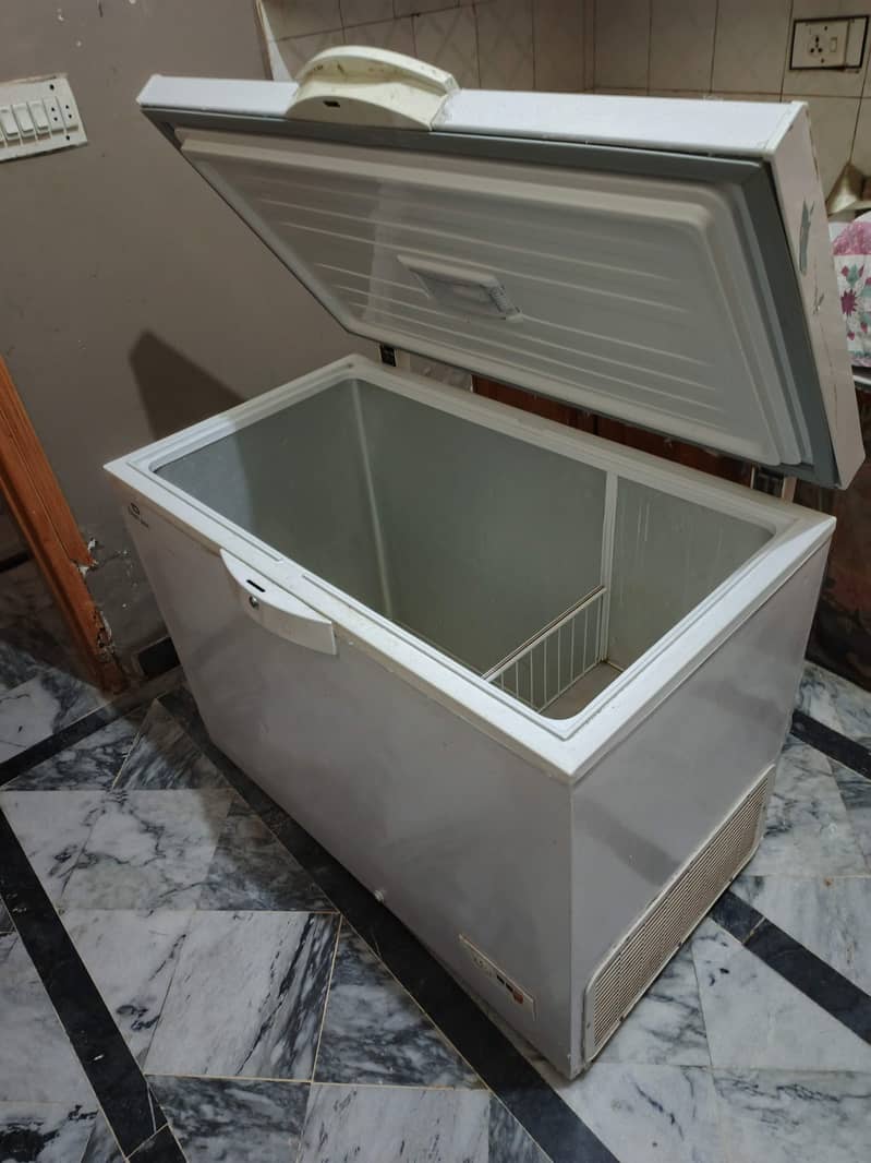Dawlance deep freezer 3