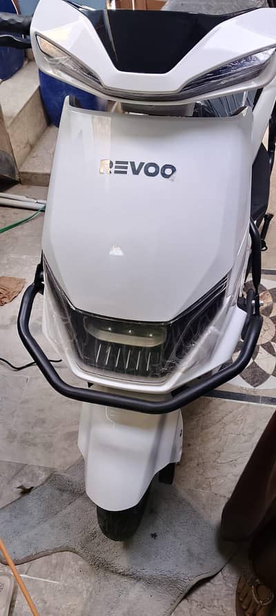 Revoo C32 young
