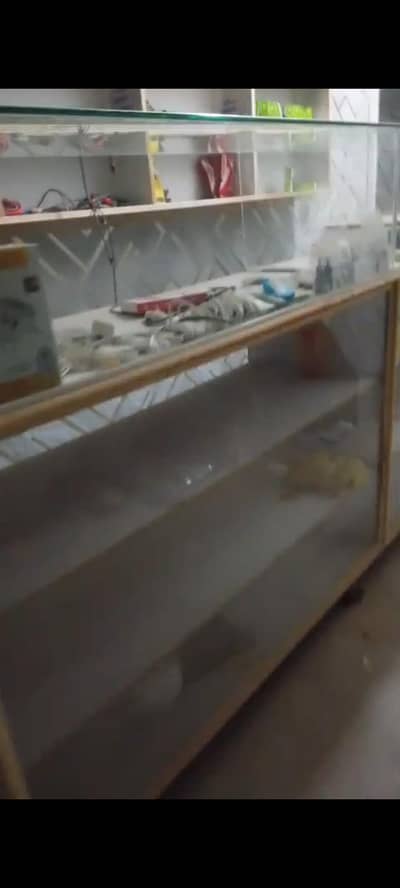 Shop k liya counter size 4×8 for sale like new condition 03037905442