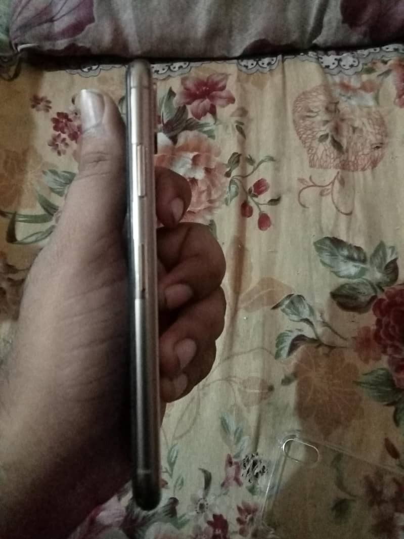 iphone xs 3