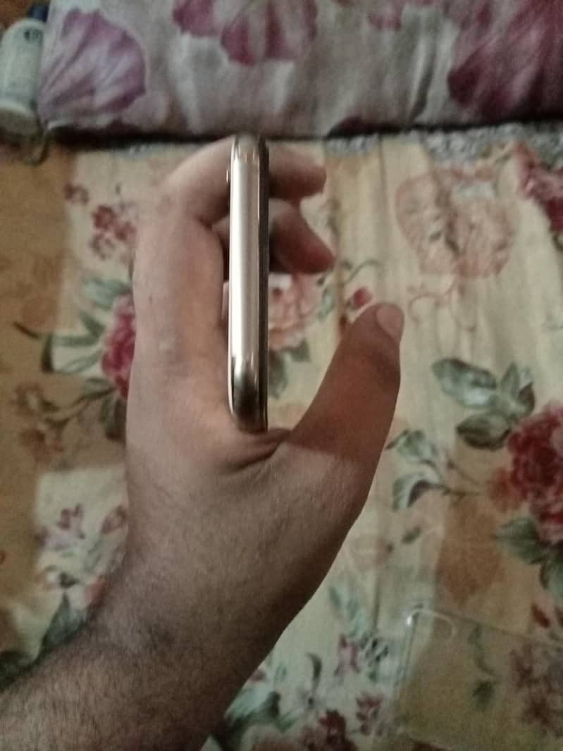 iphone xs 4