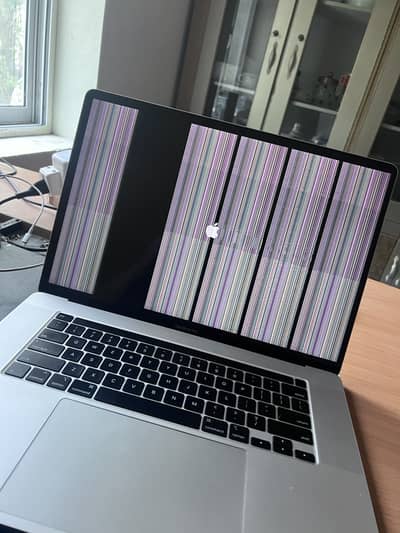 screen demage Macbook pro 2019 32 RAM 512SSD 16 inch in good condition