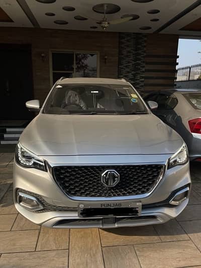 MG HS 2022