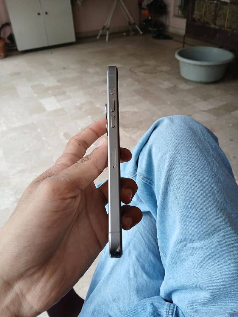 iPhone 15 pro max 4