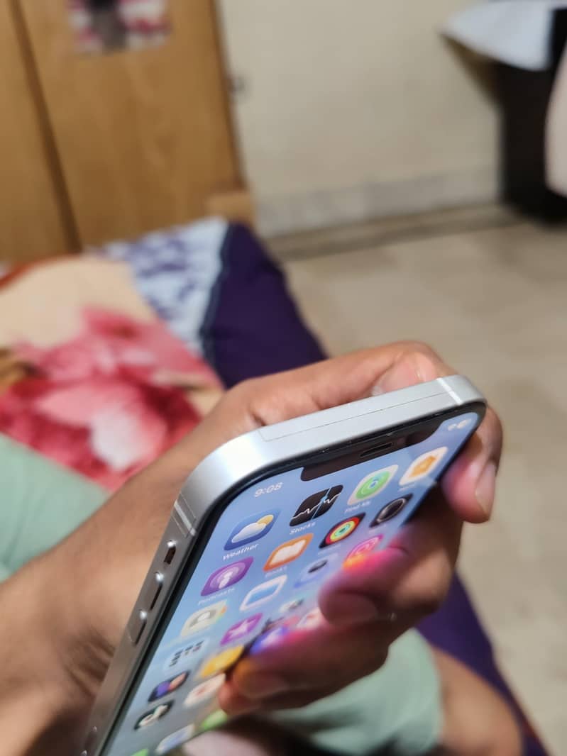 iPhone 12 JV 5