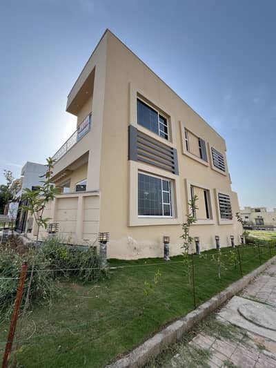 6.5 Marla Corner Category House For Sale Beautiful Front Elevation Lawn Area