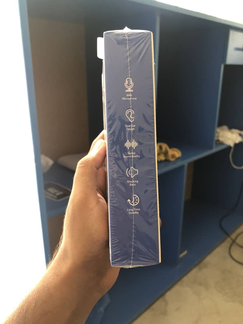 Wireless Headset 1