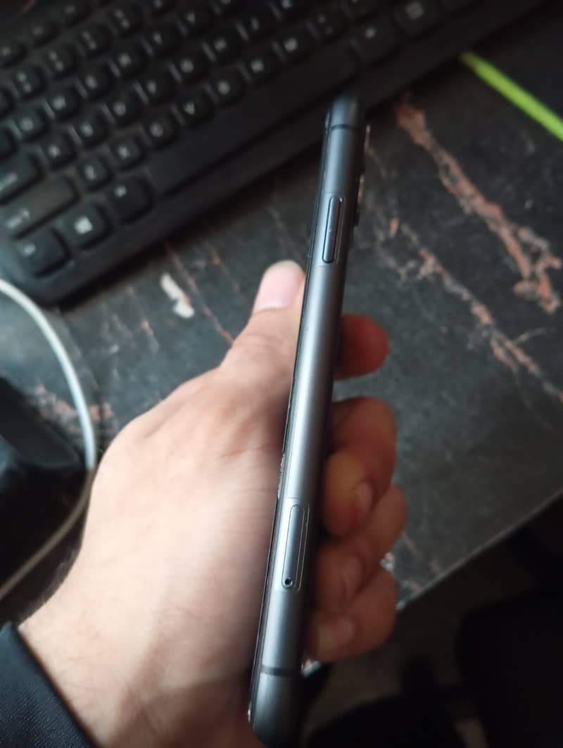 iPhone 11 0