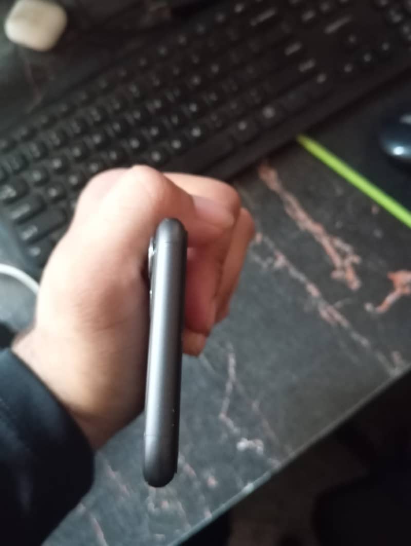 iPhone 11 3