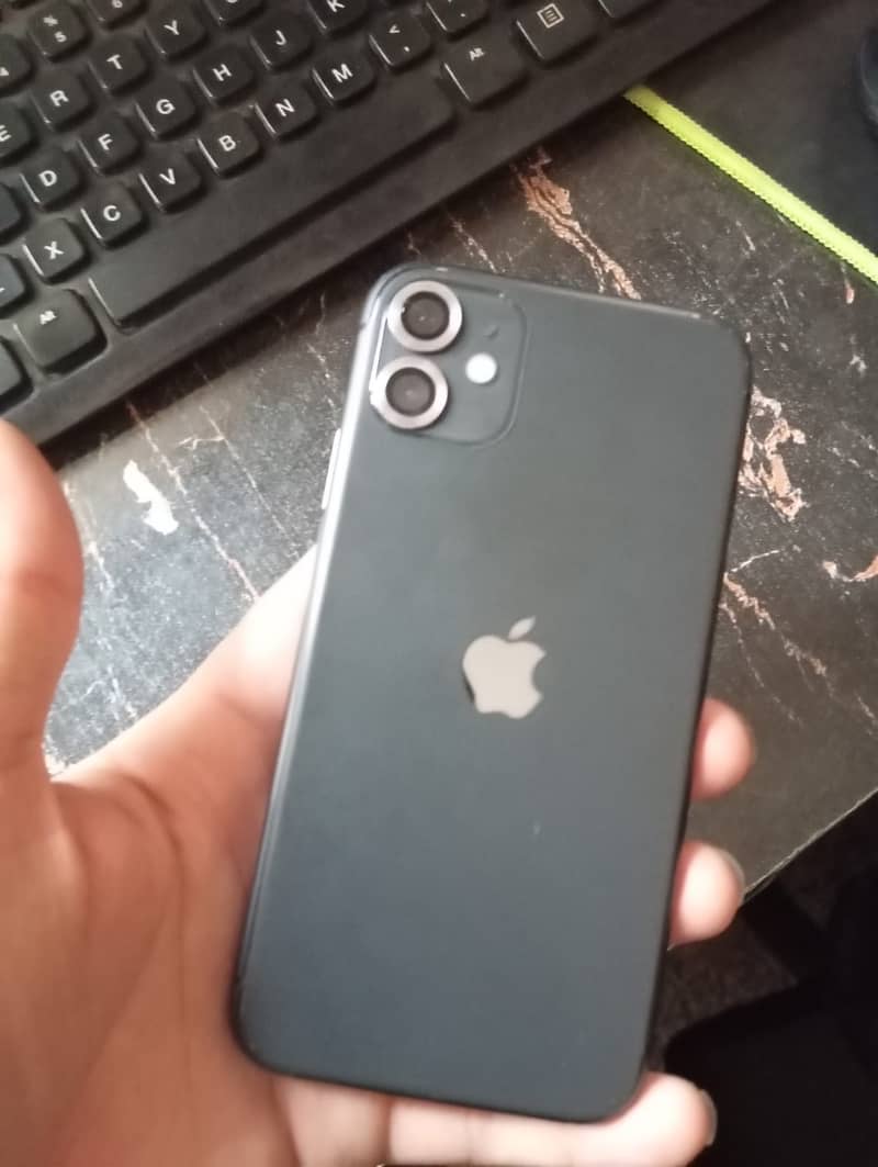 iPhone 11 4