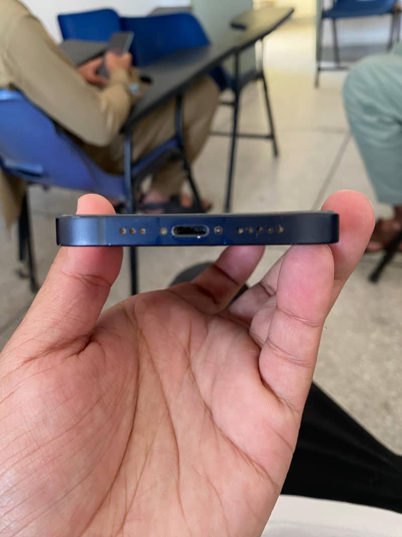 iPhone 12 8