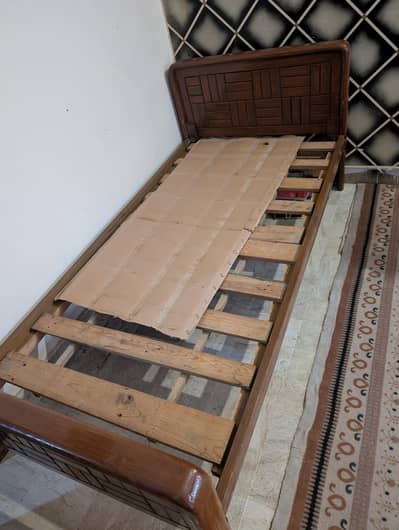 oak wooden single bed (urgently selling)