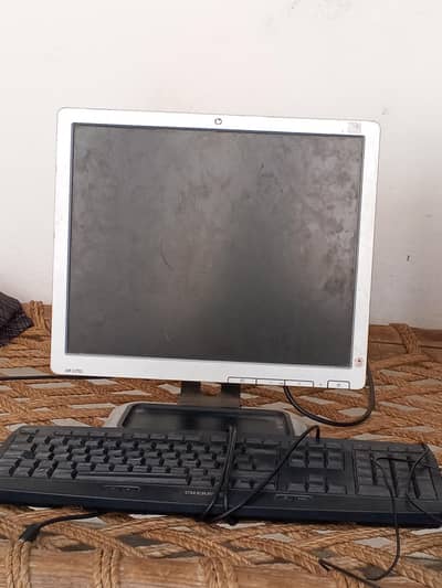 core2do ,,4 ram  ,320 gb ,hardisk  ,,14inch lcd