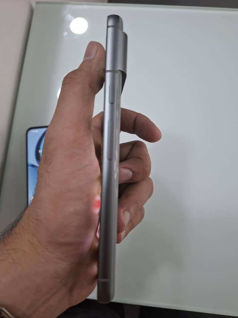 Google Pixel 8 4