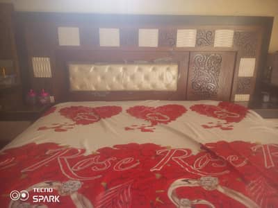 Bed & Side Table