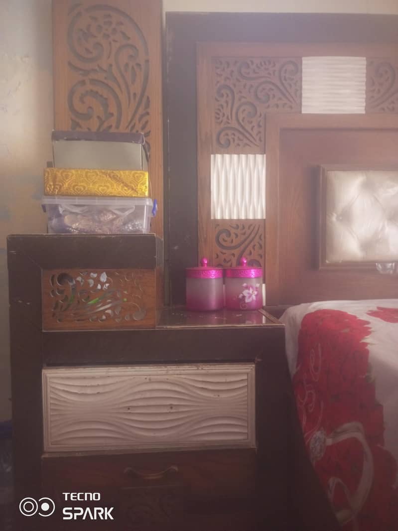 Bed & Side Table 5