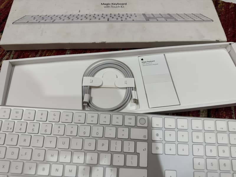 Magic Keyboard 13