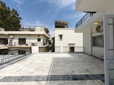 G-6 DUBLE STOREY HOUSE (1200 YDS ) AVAILABLE FOR RENT