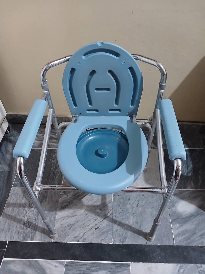 comode chair 0
