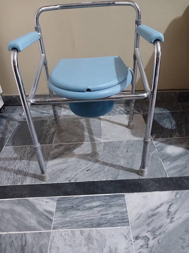 comode chair 3