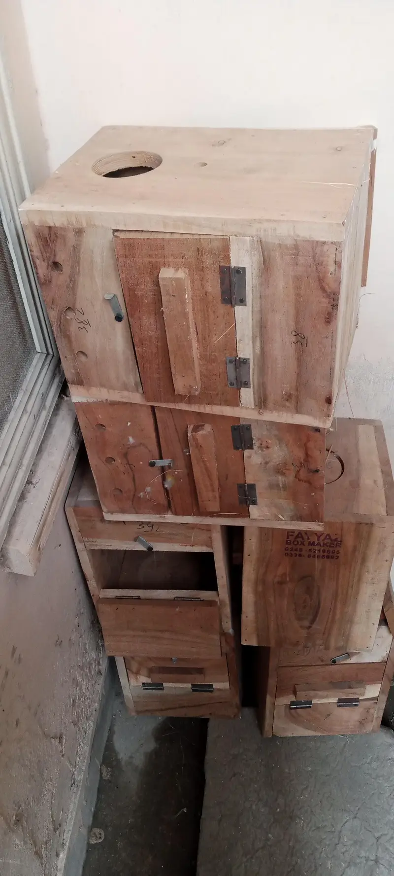 Love birds, boxes and cages — photo 5