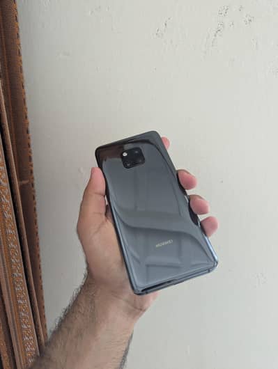 Huawei Mate 20 pro edge display gaming phone