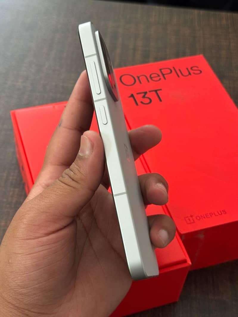 OnePlus 13T 4