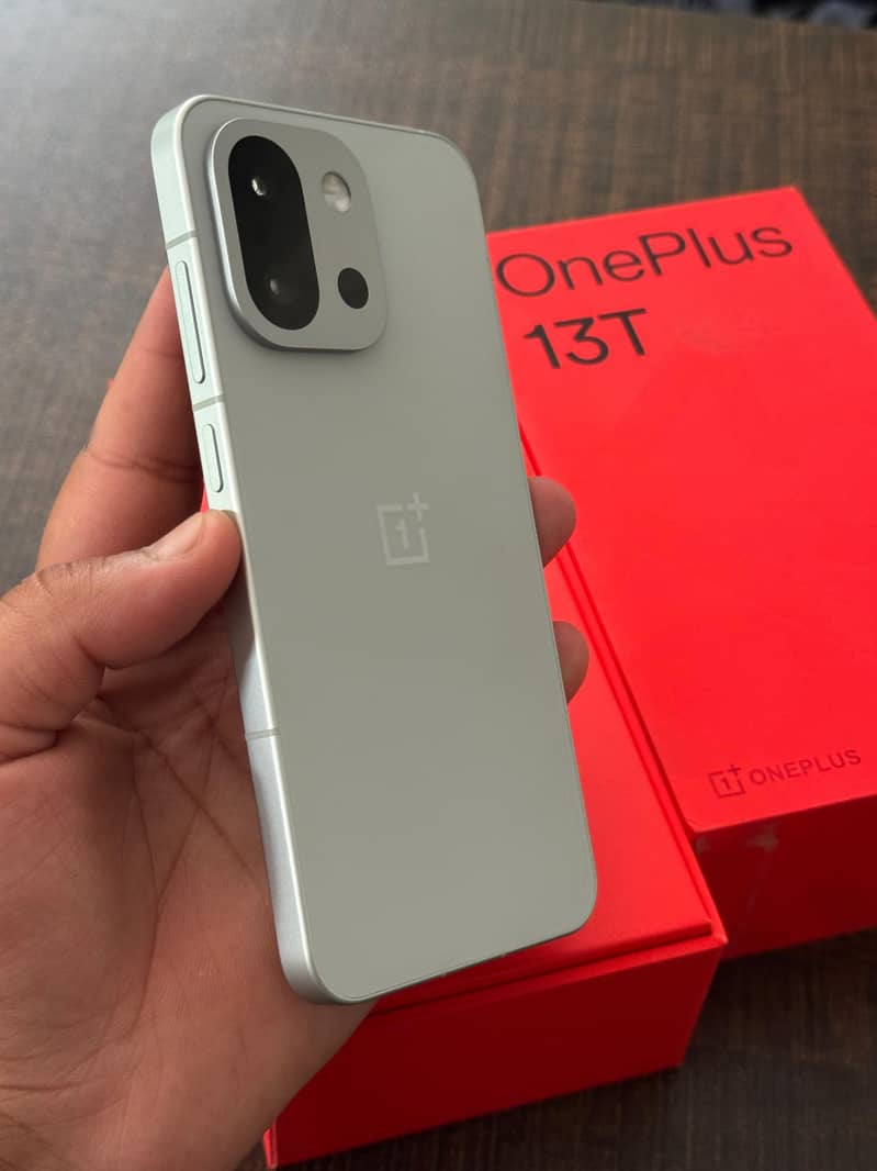 OnePlus 13T 6