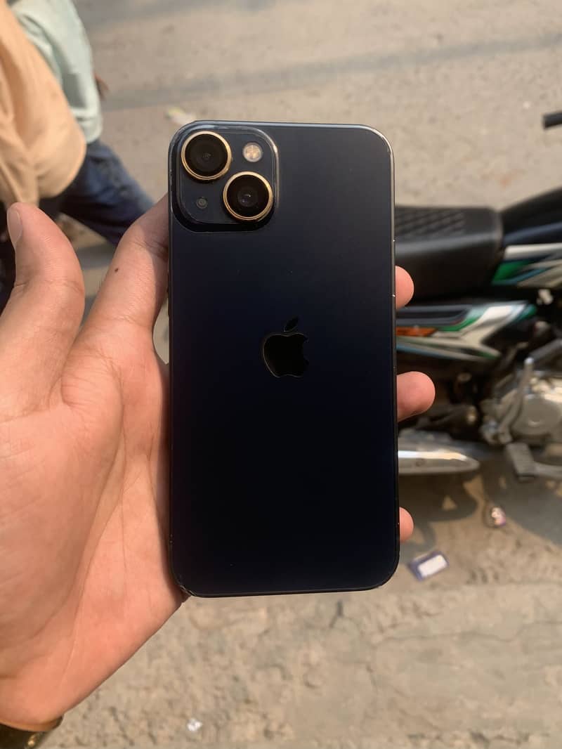 iPhone 13 0