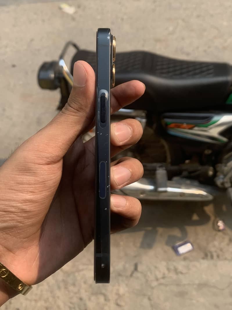 iPhone 13 2